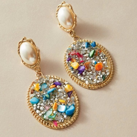 Jewelry - Lovely Pearl oval earrings with color